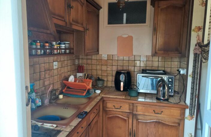 VIERZON,appartement en rez de jardin,trois chambres,avec vaste terrasse,parking en sous sol et cave — photo 5