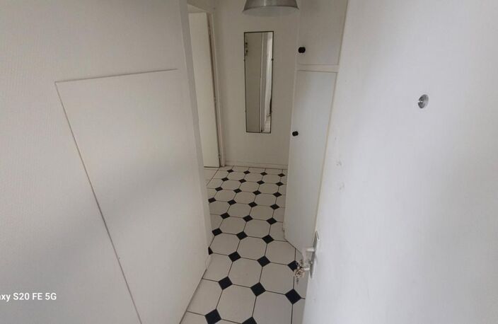 Appartement T2 - 42 m² au 3ème et dernier étage - Quartier Cathedrale-Colbert - 37000 TOURS — photo 3
