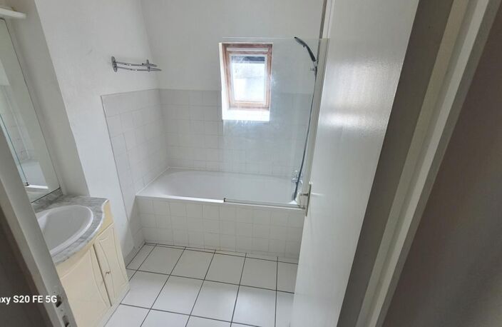 Appartement T2 - 42 m² au 3ème et dernier étage - Quartier Cathedrale-Colbert - 37000 TOURS — photo 4