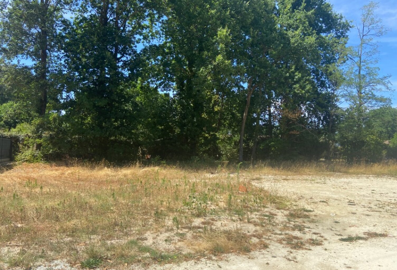 Terrain à bâtir à Breuillet (17920) — photo 1