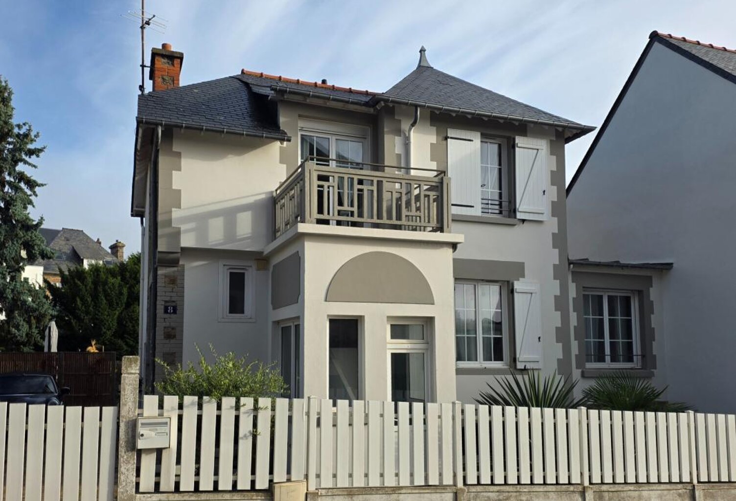 DINARD, MARCHÉ :Élégante maison rénovée – 4 chambres en suite, garage et 2 stationnements. Plages et commerces à pied — photo 1