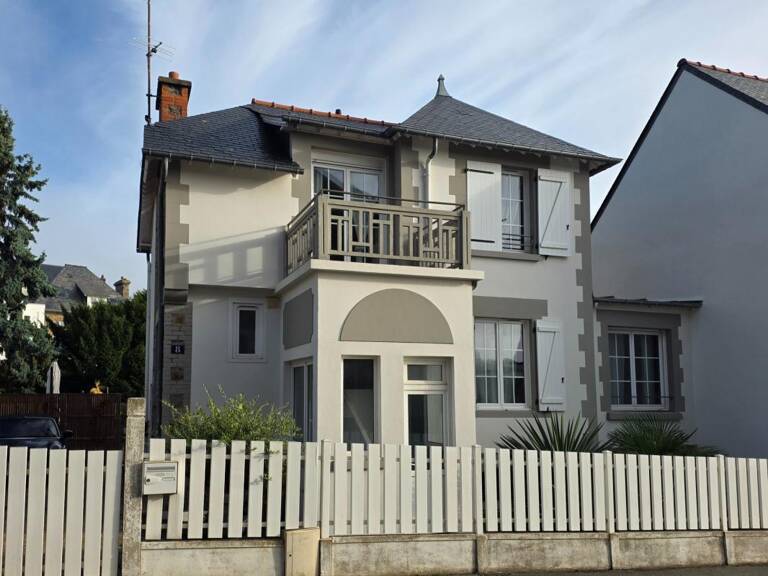 DINARD, MARCHÉ :Élégante maison rénovée – 4 chambres en suite, garage et 2 stationnements. Plages et commerces à pied — photo 1