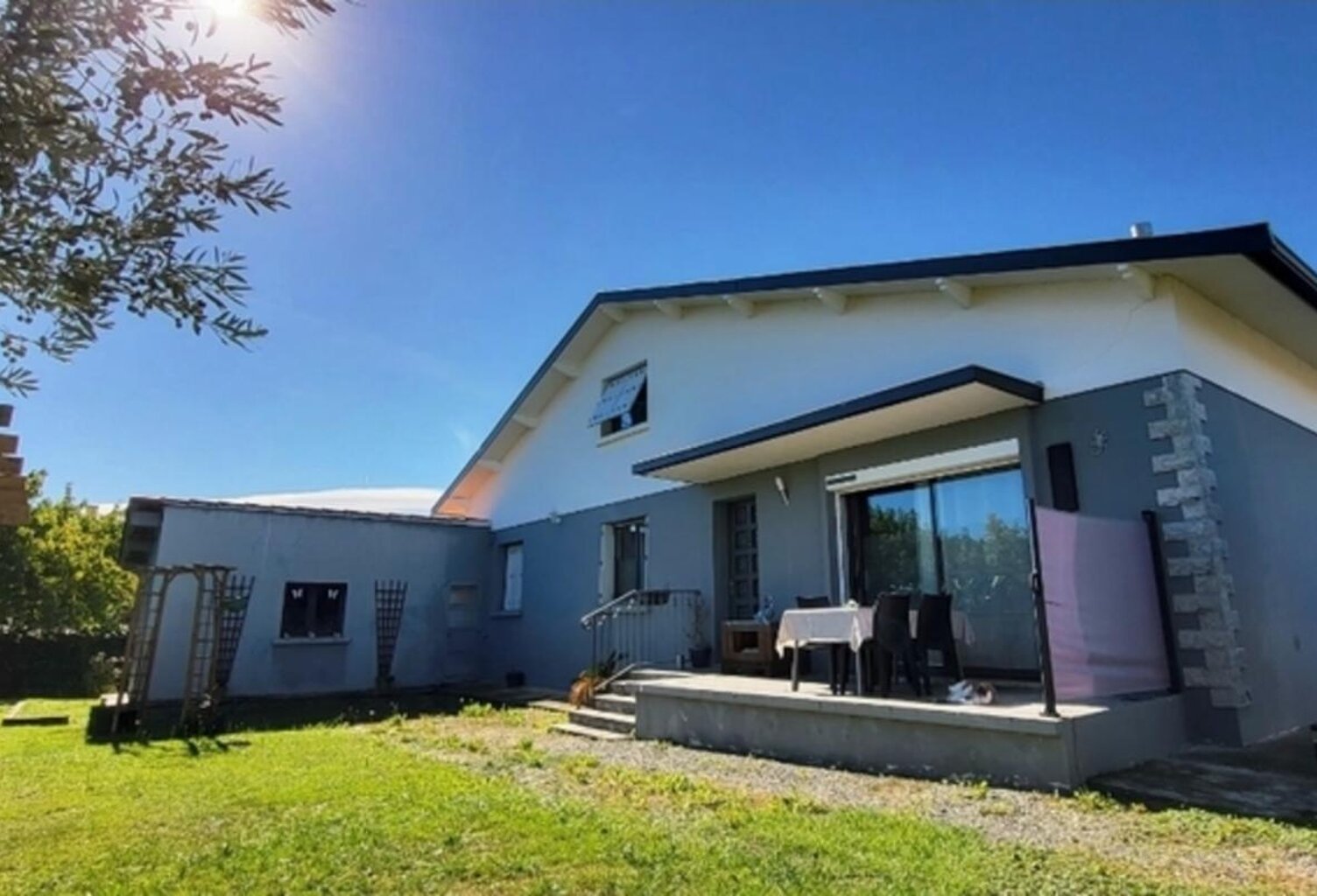 MONTRÉJEAU (31210) – Maison Rénovée  1974 avec 5 chambres, terrain de 719 m², chauffage multi-énergies — photo 1
