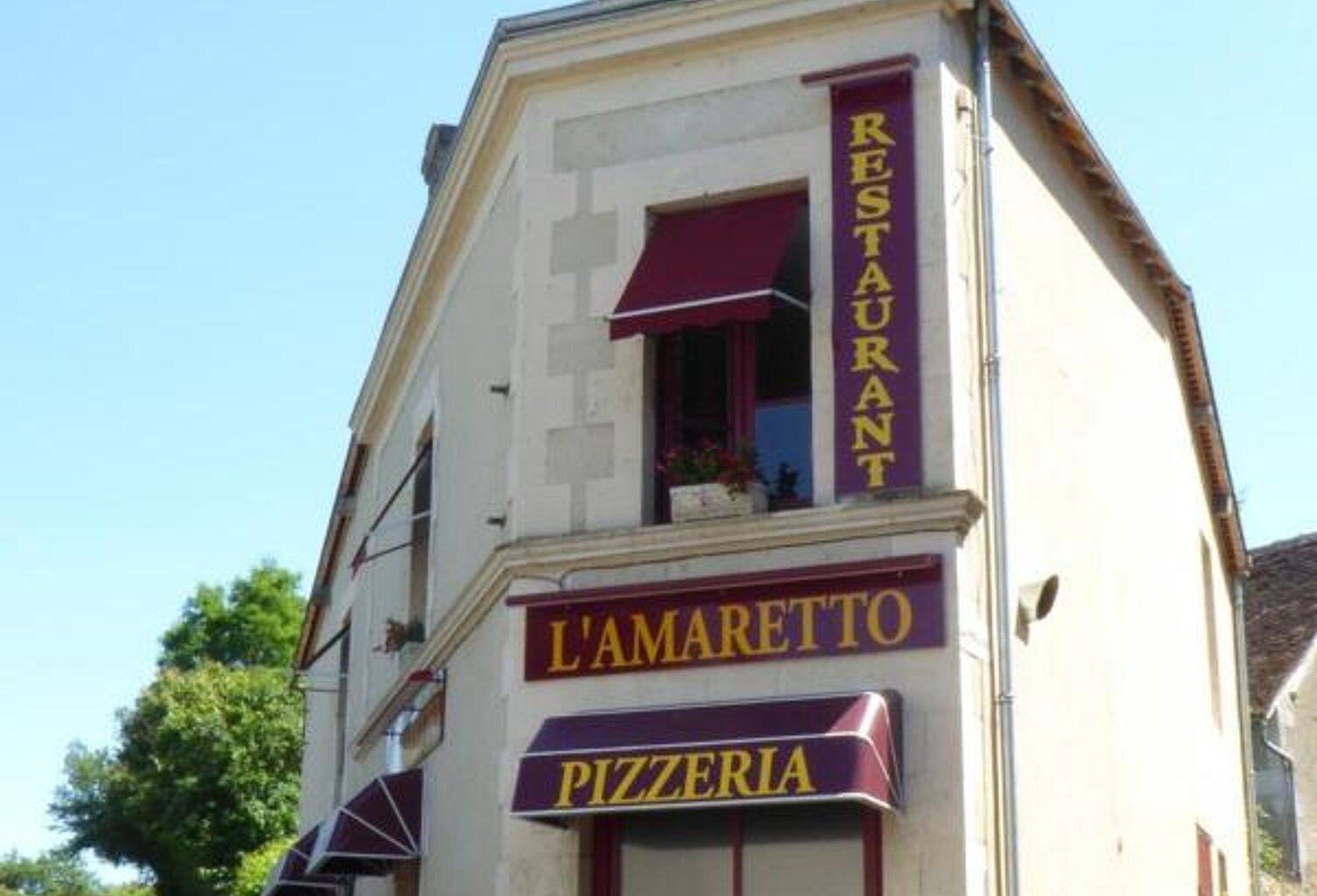 Opportunité Rare de Caractère au Cœur d'Angles-sur-l'Anglin (Potentiel Restaurant ou Habitation) — photo 1