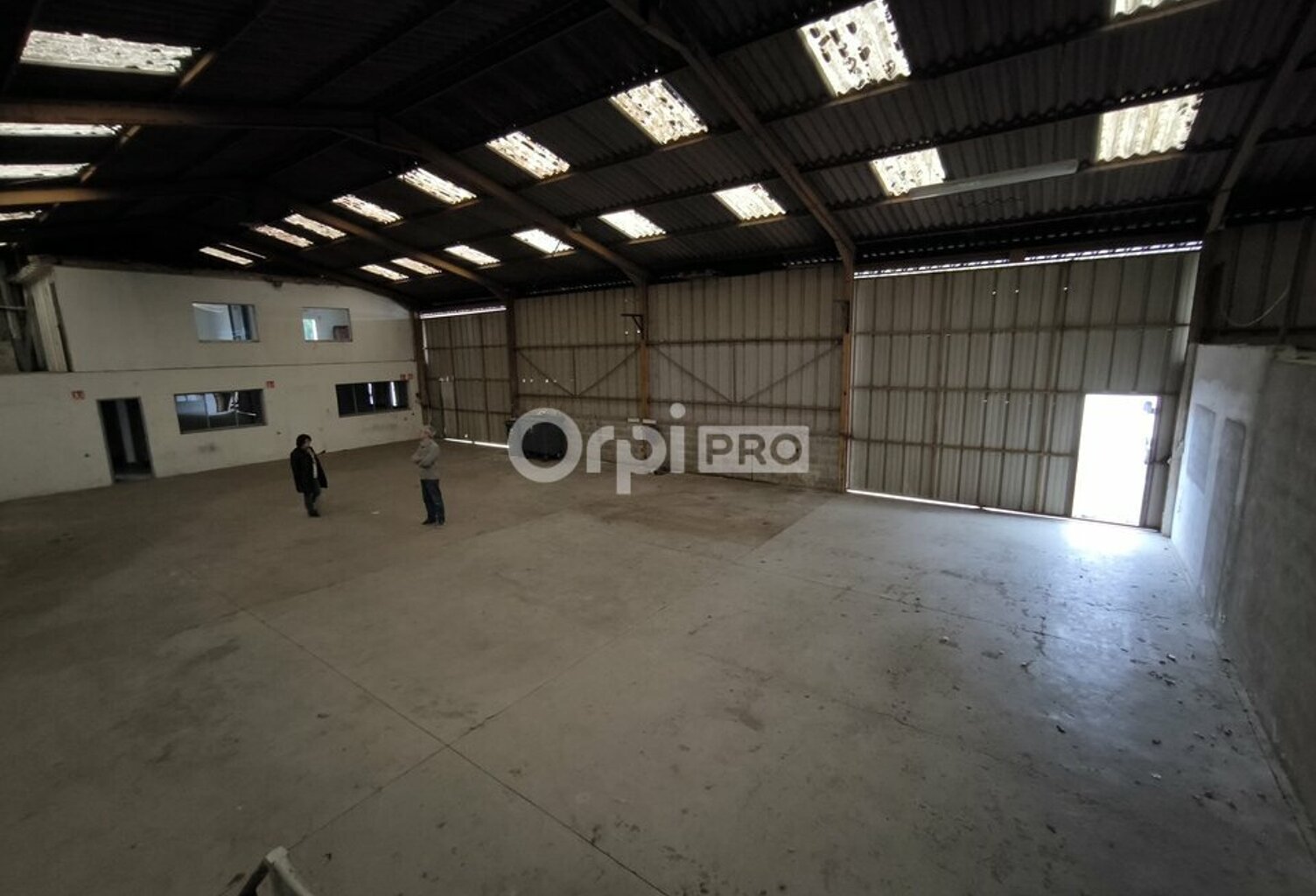 LOCAL PROFESSIONNEL A LOUER — photo 1