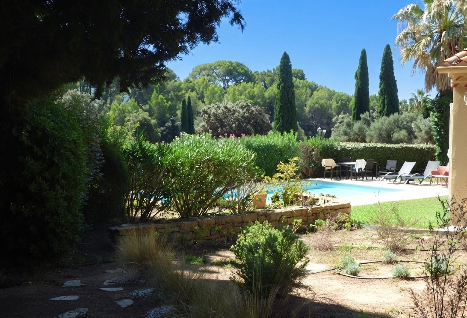 SAINT-CYR-SUR-MER   MAISON AVEC PISCINE A PROXIMITÉ  DU VILLAGE — photo 1