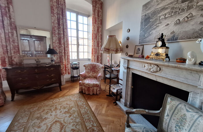 F4 de 167m2 place Foch — photo 2