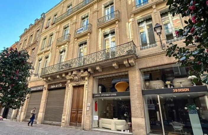 Location T6 de 214 m² rue Croix Baragnon avec cave et parking — photo 2
