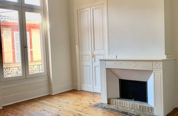 Location T6 de 214 m² rue Croix Baragnon avec cave et parking — photo 3
