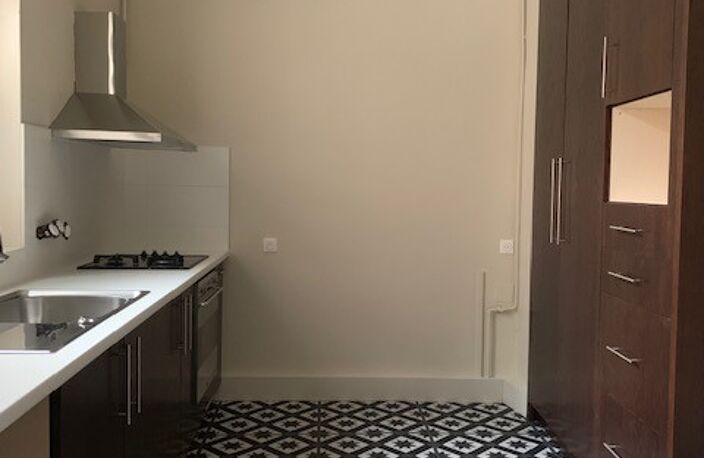Location T6 de 214 m² rue Croix Baragnon avec cave et parking — photo 5