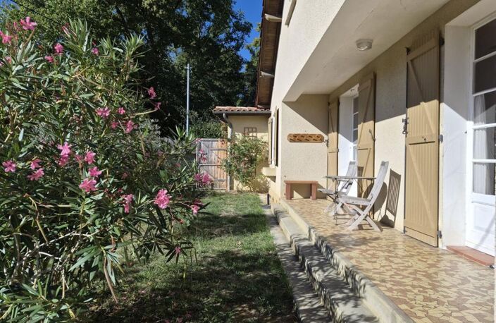 À vendre, Castelnau-Magnoac (Hautes-Pyrénées) : maison de plain-pied, 3 chambres, garage et jardin de 998m², emplacement au calme, à quelques pas seulement du village — photo 2