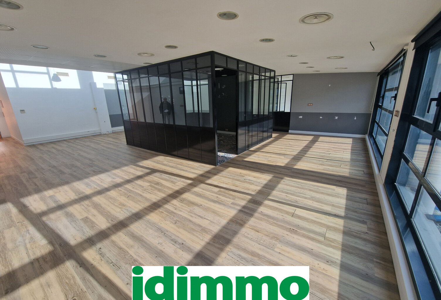 AUTERIVE-Local commercial 150 m2 — photo 1