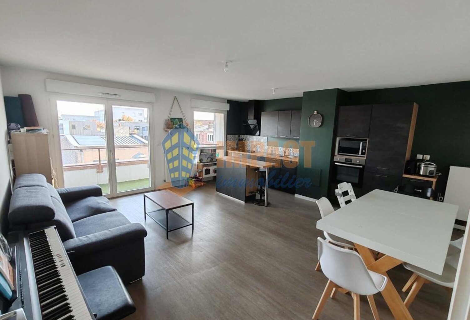 LILLE FAUBOURG D'ARRAS: Appartement de 2020, 3 chambres avec terrasse — photo 1