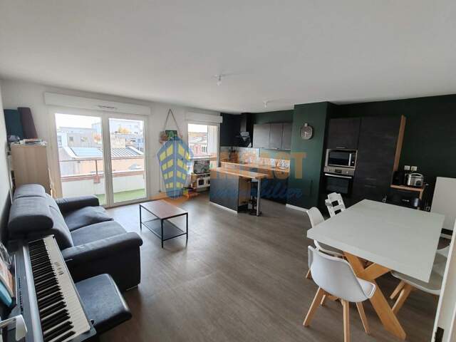 LILLE FAUBOURG D'ARRAS: Appartement de 2020, 3 chambres avec terrasse — photo du bien