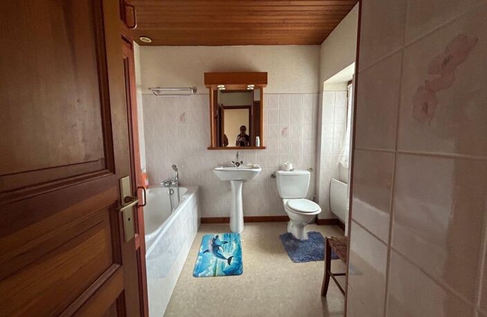 Pont L'Abbé d'Arnoult, maison de ville louée avec 3 chambres, courette et jardinet — photo 4