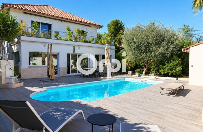 EXCLUSIVITÉ – MARSEILLE 12E – PROPRIÉTÉ D’EXCEPTION 175 M² HABITABLES – 246 M² AU SOL – PISCINE – PRESTATIONS HAUT DE GAMME — photo 2