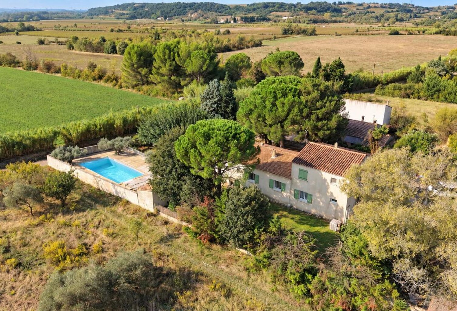 Maison à vendre Théziers 7 pièces 152m², Abris voitures, Atelier, Jardin, Piscine, Pool house — photo 1