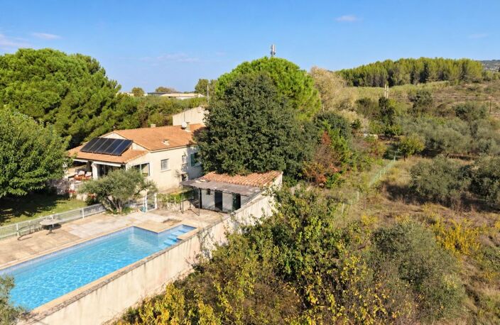 Maison à vendre Théziers 7 pièces 152m², Abris voitures, Atelier, Jardin, Piscine, Pool house — photo 2