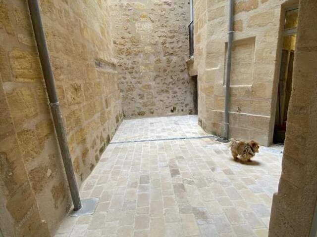 Appartement À Vendre — photo du bien