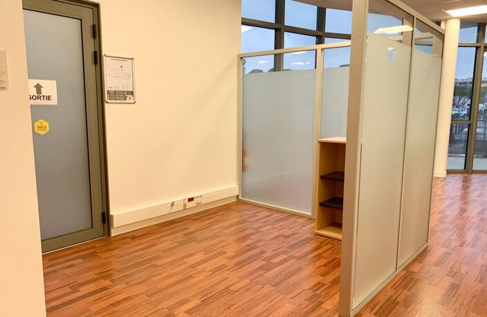 **À louer – Local commercial de 135 m² à Balaruc-les-Bains** — photo 5