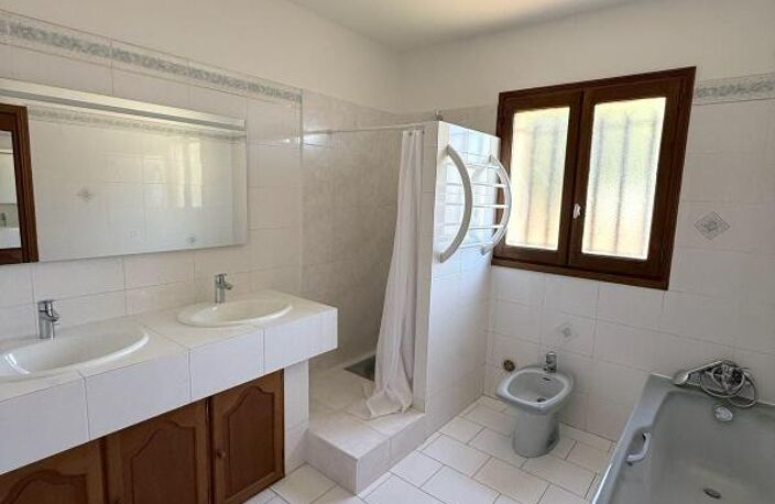 Villa type FF7 - 5 chambres avec piscine — photo 3