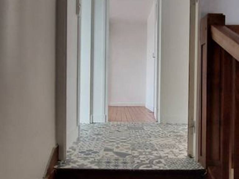 Appartement de 75m2 à louer sur Saint-Jean-d'Elle — photo 1