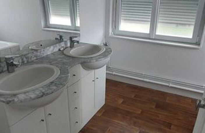 Appartement de 75m2 à louer sur Saint-Jean-d'Elle — photo 4
