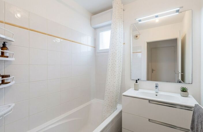 DAX – T3 Lumineux avec Terrasse, Piscine et Parking — photo 5