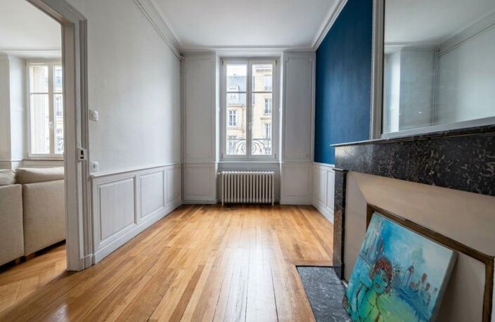 Au cœur de Nancy, rue Saint-Dizier, immeuble de rapport ancien de type bourgeois, en pierre de taille, typique du centre-ville de Nancy (fin XIXe / début XXe siècle). Vendu en monopropriété — photo 2