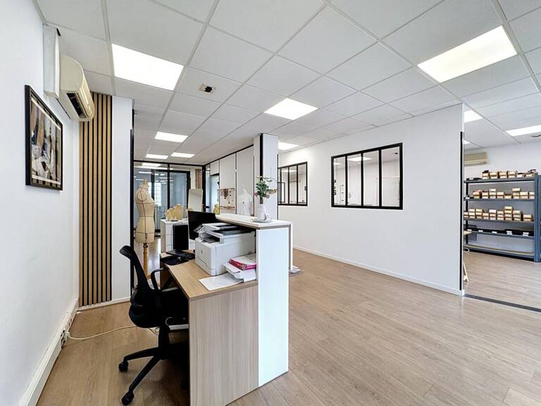 Bien Commercial À Vendre — photo 1