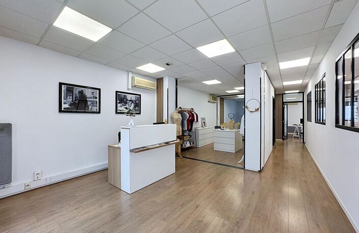 Bien Commercial À Vendre — photo 2