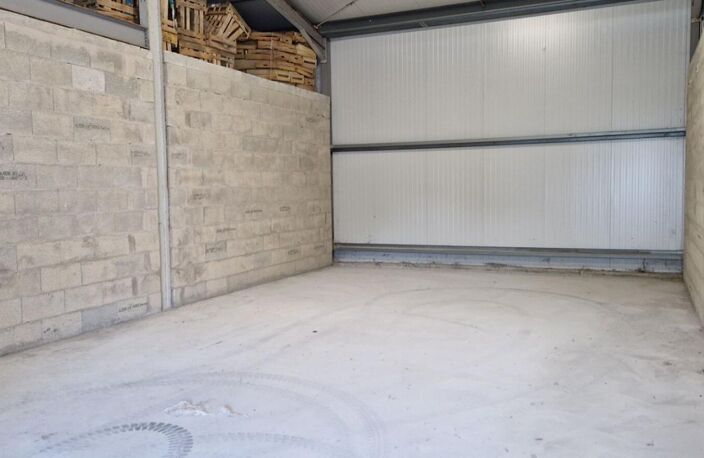 À LOUER — Entrepôt / Local d'activité 71 m² — Saint-Laurent-de-la-Prée — photo 2