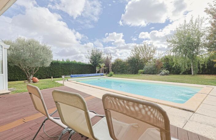 JOLIE MAISON DE PLAIN PIEDS T5 DE 113 M2 SUR 1100 M2 DE TERRAIN AVEC PSICINE — photo 3