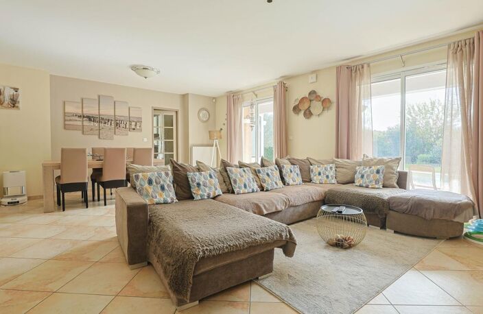 JOLIE MAISON DE PLAIN PIEDS T5 DE 113 M2 SUR 1100 M2 DE TERRAIN AVEC PSICINE — photo 5