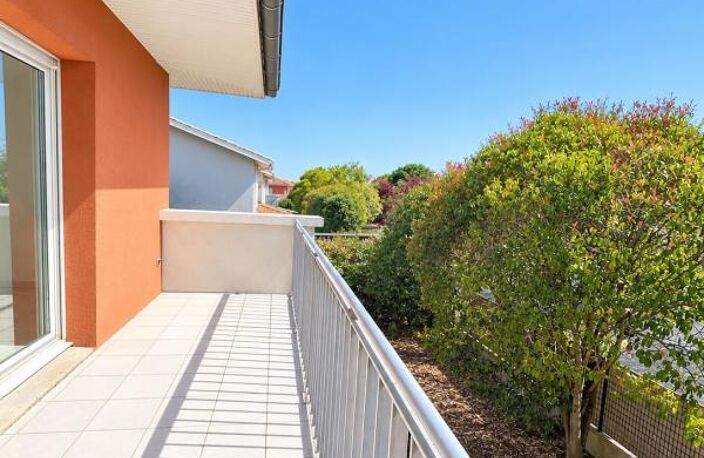 Appartement À Vendre T3 AVEC BALCON ET PARKING À CUGNAUX — photo 2