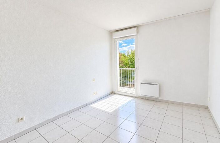 Appartement À Vendre T3 AVEC BALCON ET PARKING À CUGNAUX — photo 3