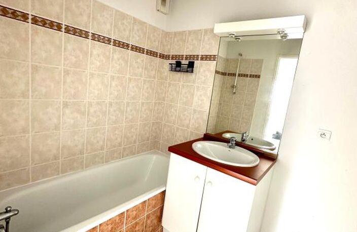 Appartement À Vendre T3 AVEC BALCON ET PARKING À CUGNAUX — photo 5