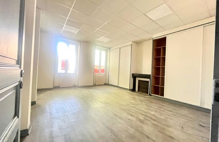 Bureau 116 m² - Saintes — photo 2