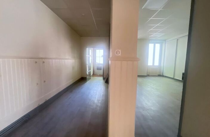 Bureau 116 m² - Saintes — photo 3