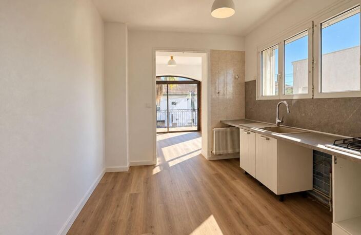 NÎMES – Maison familiale de 134,67 m² avec bel extérieur et véranda — photo 4