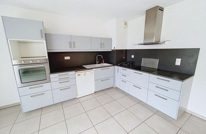 Appartement À Vendre avec terrasses et parking en sous-sol — photo 4