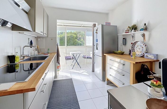 BEL APPARTEMENT 4 PIÈCES AU DERNIER ÉTAGE CAVE ET GARAGE — photo 3