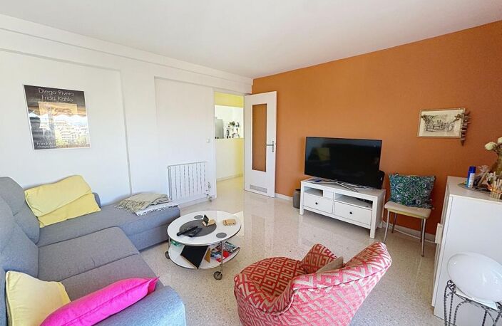 BEL APPARTEMENT 4 PIÈCES AU DERNIER ÉTAGE CAVE ET GARAGE — photo 4