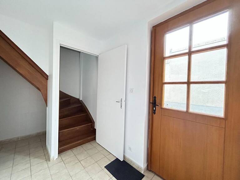 Appartement meublé F2 à louer à la Ferté Saint Aubin — photo 1