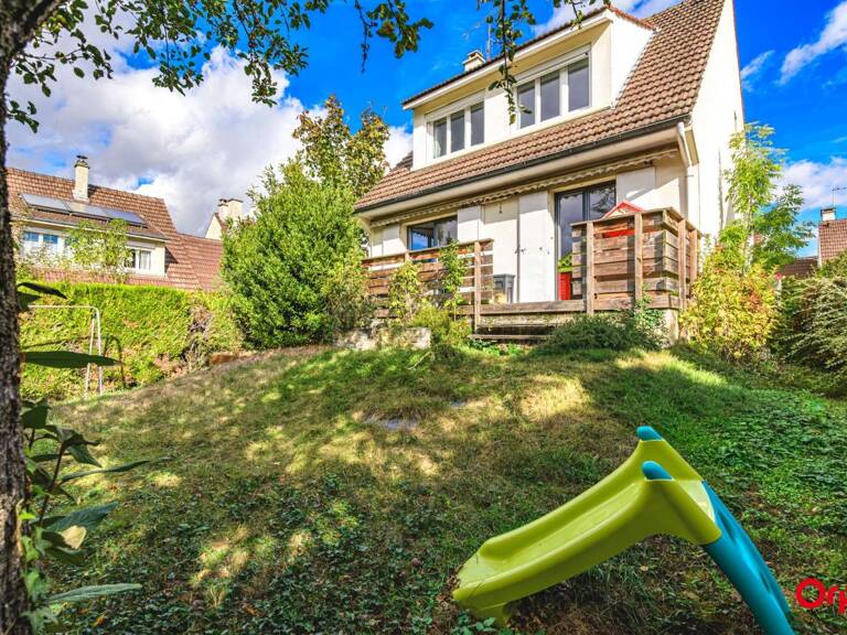 Maison À Vendre Secteur Rare avec Jardin et Garage — photo 1