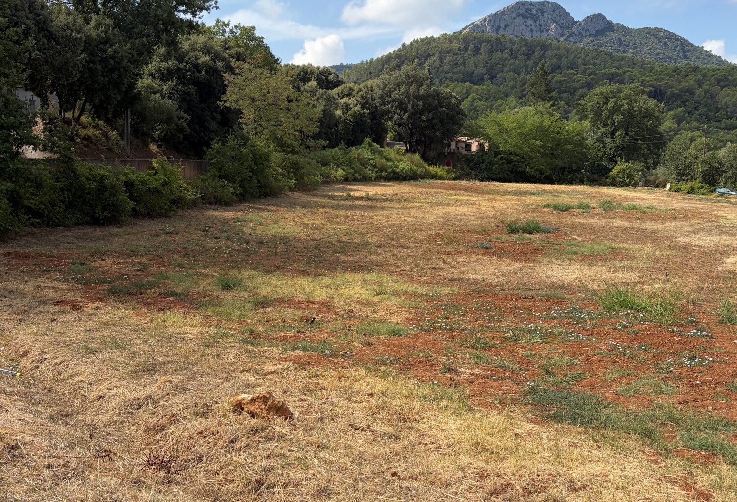 Vente terrain à construire 600 m² La Celle (83170) — photo 1