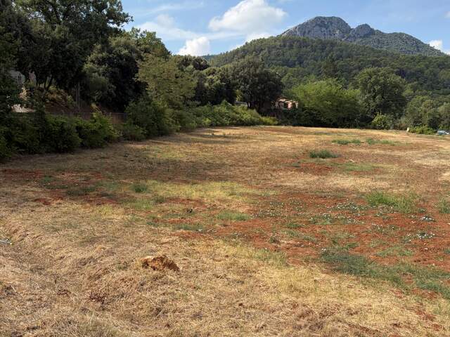 Terrain 600 m² à Brignoles — photo du bien