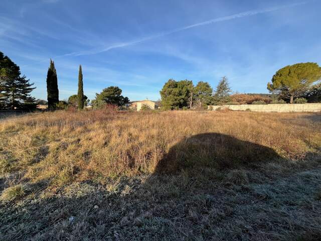 Terrain 350 m² à Pertuis — photo du bien