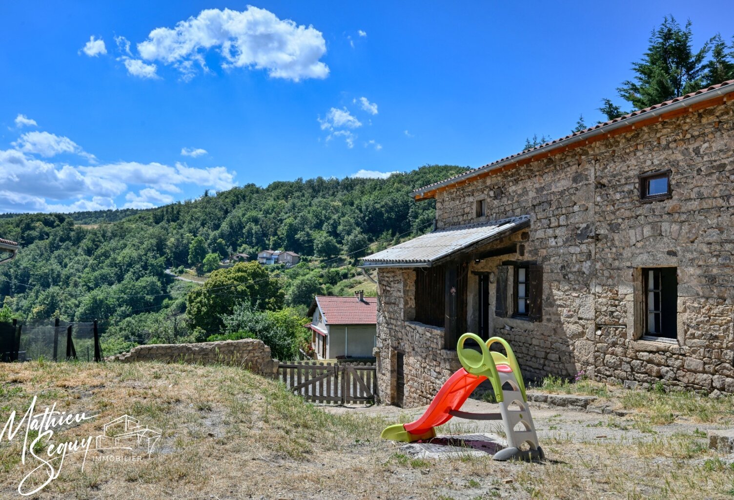 Ferme P5 en campagne àrénover sur un ensemble de 2000 m² de parcelles vendre à THURINS (69) — photo 1