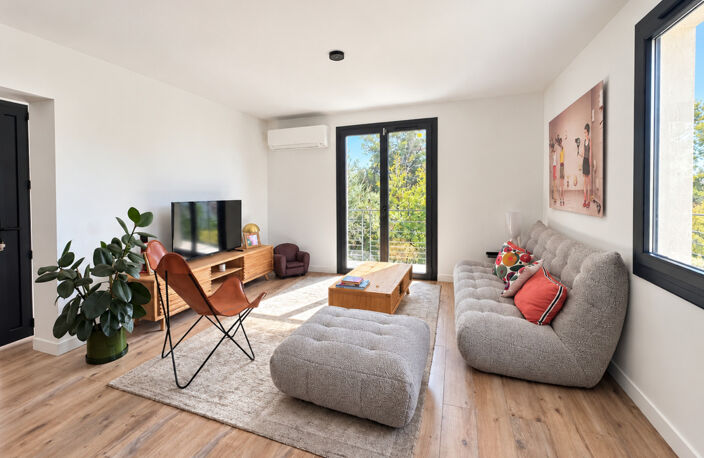SAINT-CLÉMENT-DE-RIVIÈRE – MAISON RÉNOVÉE DE 145 M² AVEC PISCINE SUR UN TERRAIN DE 840 M² — photo 5